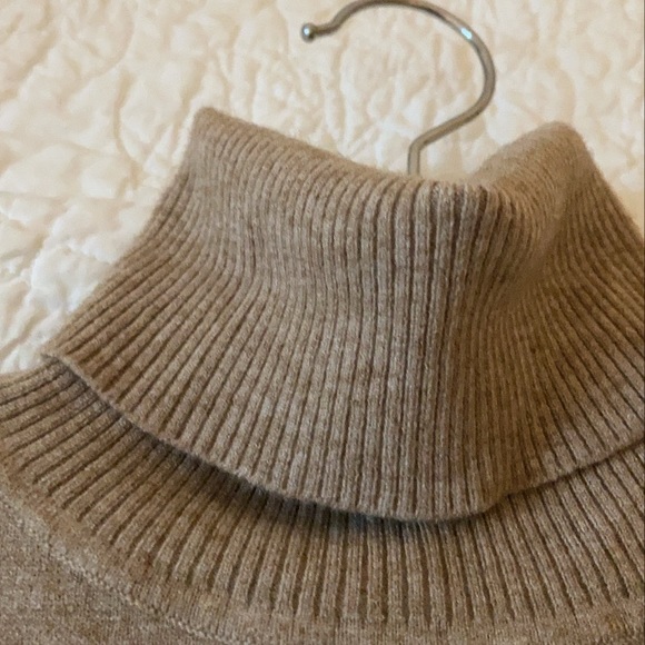 Fashion Evynn Apparel Fall 2021 Turtleneck Sweater - Picture 2 of 4